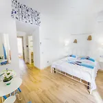 Dafni E Naide Bed and Breakfast 4*