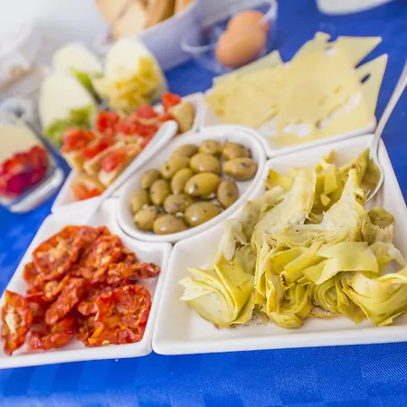 Couette-café Dafni E Naide 4*