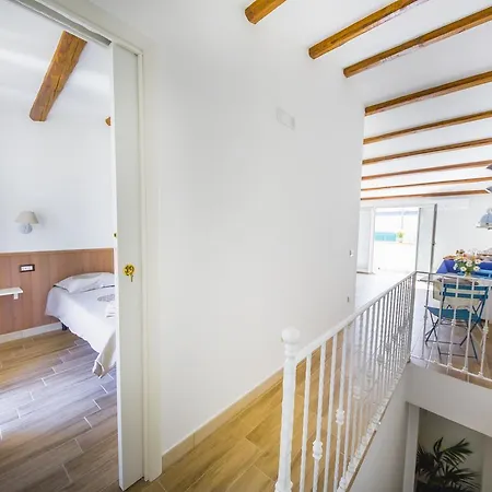 Dafni E Naide 住宿加早餐酒店 切法卢