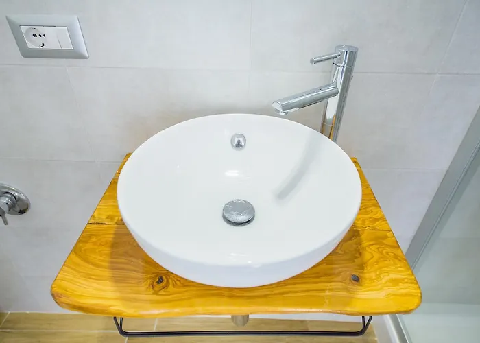 Dafni E Naide Bed and Breakfast 4*